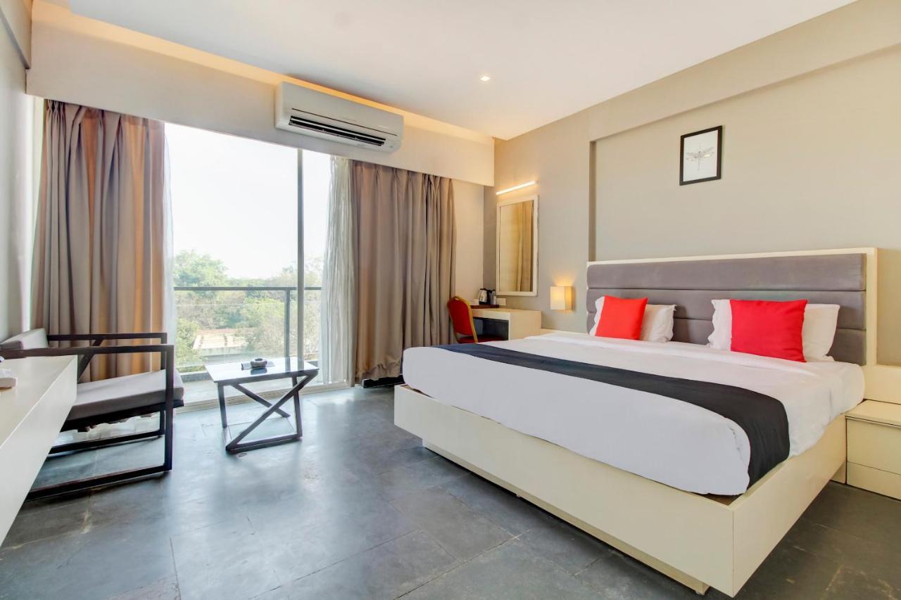 Capital O 77219 Hotel Dwarwata Dharwad Exterior foto